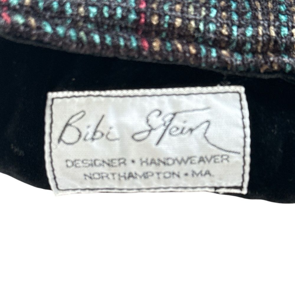 Patchwork Scarf with Multicolor Design - image 4